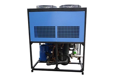 操作冷水機(jī)時(shí)有哪些注意事項(xiàng)？